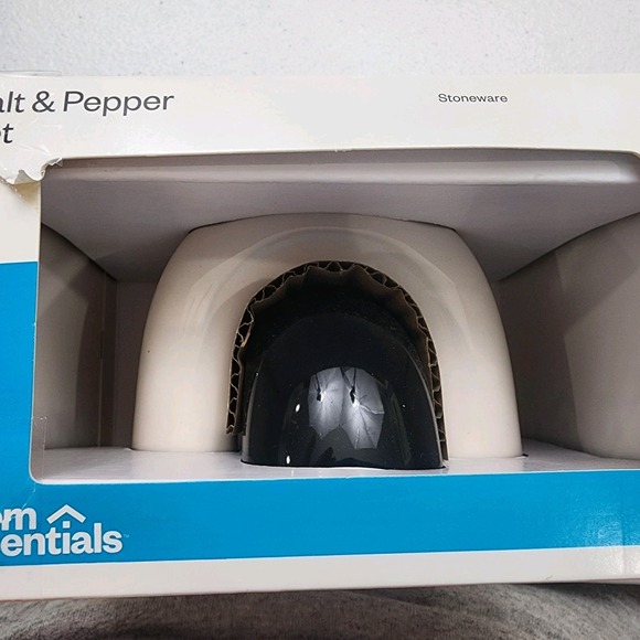 Arches Salt &Pepper Stoneware Shakers Room Essentials New In Box - Picture 9 of 9